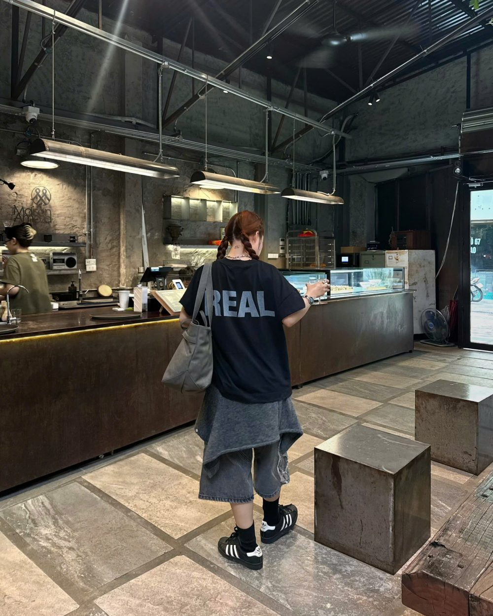 Black BE REAL Oversize TEE 10